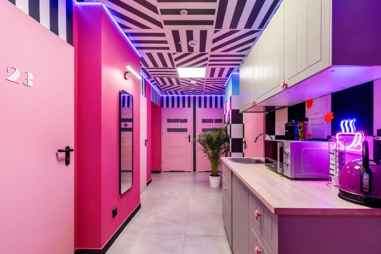 Vice City Hostel Wrocław Extérieur photo